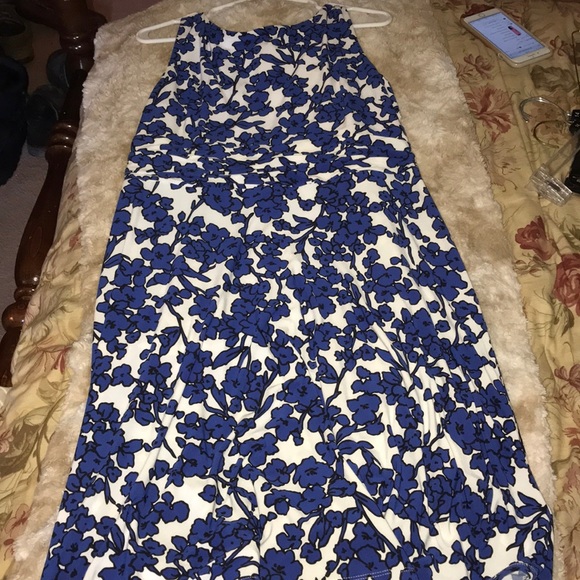 Women’s flower patterned dress! - Picture 1 of 3